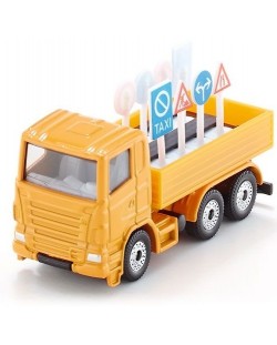 Детска играчка Siku - Road Main Lorry, с 8 пътни знака