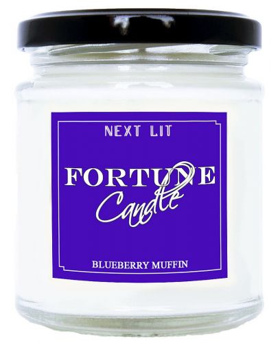 Ароматна свещ с късметче Next Lit Fortune Candle - Мъфин с боровинки, на английски - 1