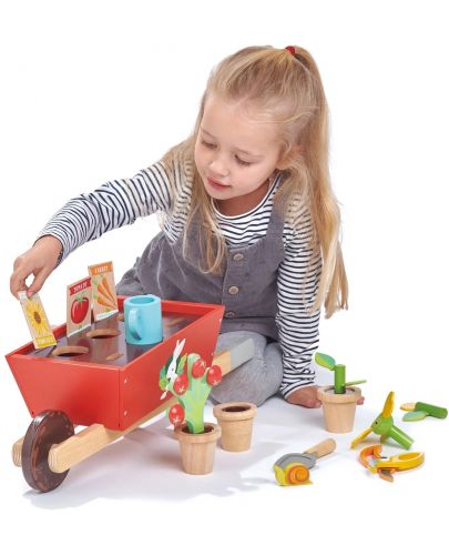 Дървен игрален комплект Tender Leaf Toys - Градинарска количка с аксесоари - 3