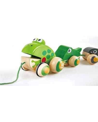 Дървена играчка за дърпане Hape - Семейство жабки - 2