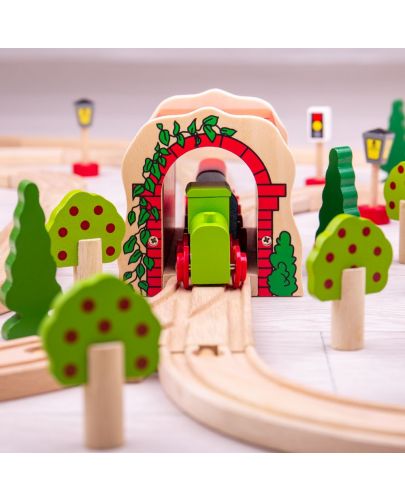 Дървена играчка Bigjigs - Червен тухлен тунел с релса - 4