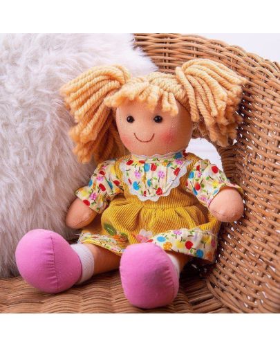 Мека кукла Bigjigs - Дейзи, с жълта рокличка, 28 cm - 3