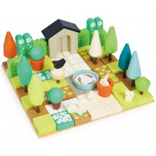 Дървен игрален комплект Tender Leaf Toys - Моята градина, 67 части