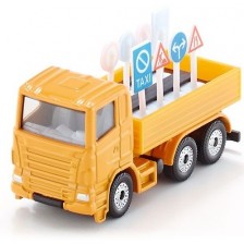 Детска играчка Siku - Road Main Lorry, с 8 пътни знака