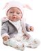 Кукла-бебе Paola Reina Los Bebitos - Bebita, със сиво горнище с качулка и шапка с ушички, 45 cm - 1t